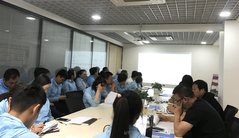 白鹿原上半年经营分析会顺利召开