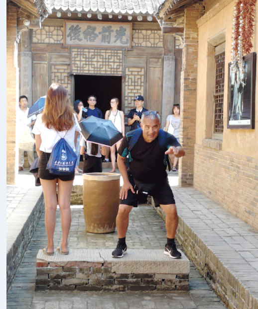艳阳清风好游学，多省学子至影视城研学旅行